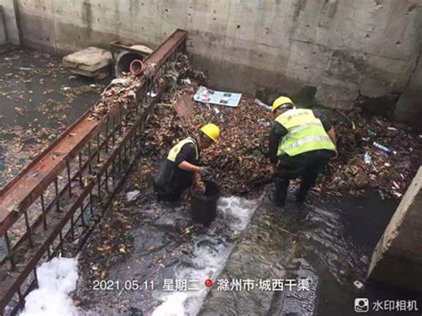 市政中心暴雨后快速行动清除出水口淤堵_滁州市重点工程建设管理处