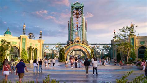 Puerto Rican Man Dies After Riding Universal Orlando Roller Coaster ...