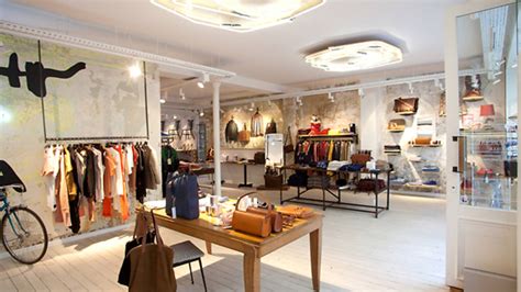 Le Lobby Du Centre Commercial 的图像结果