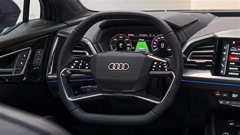 https://media.audi.com/is/image/audi/country/uk/en/models/asset/q4-e-tron/design-and-specification/Comfort-pack.jpeg?width=1142