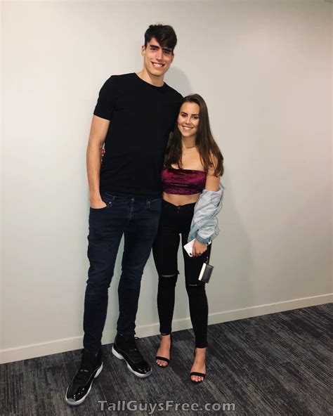 Giant Guys | Tall boyfriend short girlfriend, Tall boyfriend, Tall boy ...