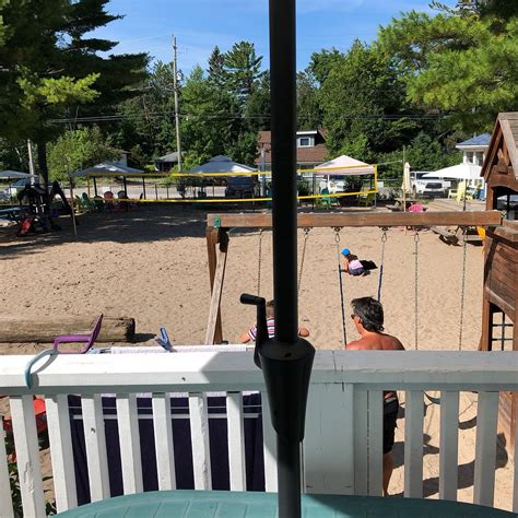 WU WU'S CABINS (Wasaga Beach, Ontario) - Cottage Reviews, Photos, Rate ...