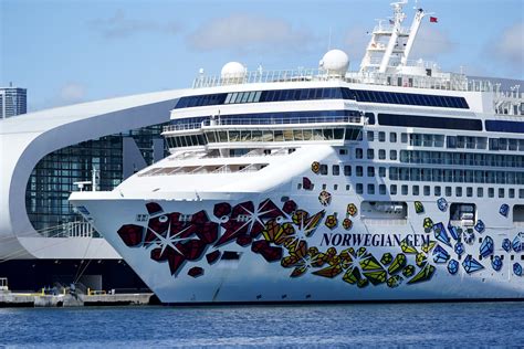 Norwegian Cruise Line giving away cruises to 20 teachers - Norwegian's ...