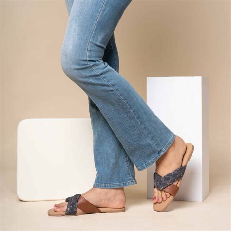 Sliders for Women: Buy Slipper Sliders, Slide Flip Flops for Women at ...