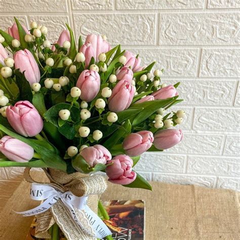 Tulips & Berries – Simply Phoolish