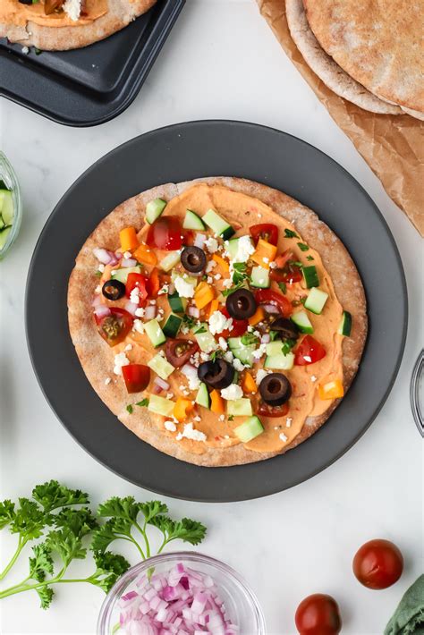 Greek Pita Pizza - I Heart Vegetables