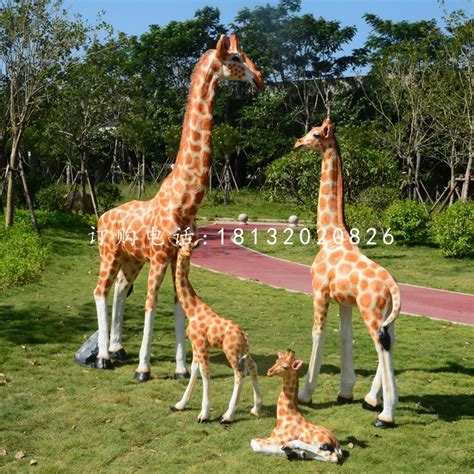 长颈鹿一家雕塑，玻璃钢仿真动物雕塑 - 卓景雕塑公司