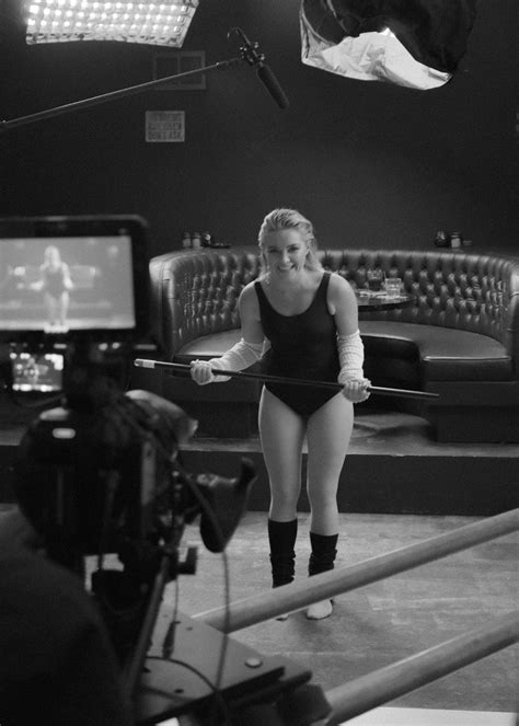 Florence Pugh Stuns In Sheer Skirt At Valentino Fashion Show ...