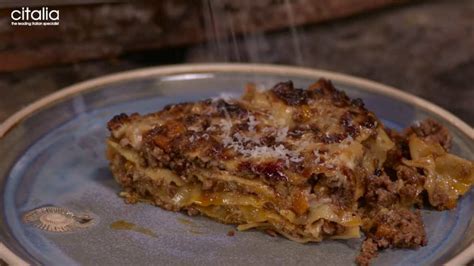 Gennaro contaldo's authentic Italian lasagne   Recipe book
