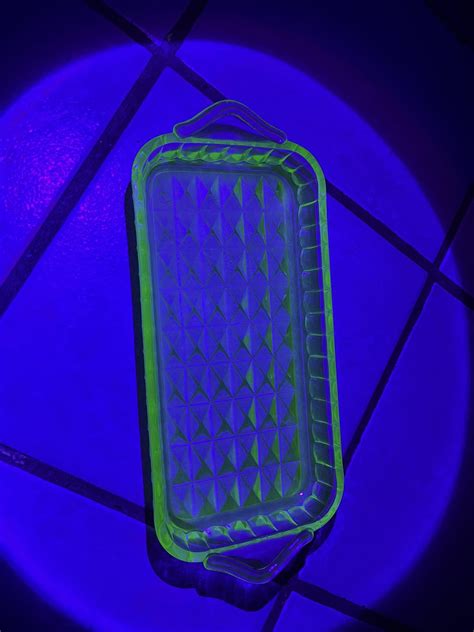 Okay guys. I know I posted twice already. But I need help IDing this relish tray : r/uraniumglass