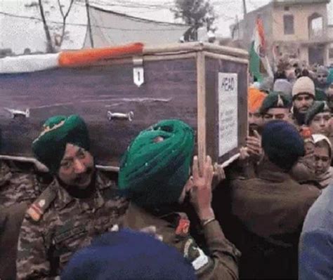 बहनों ने सेहरा सजाकर शहीद भाई को दी अंतिम विदाई, फूट-फूट कर रो पड़ा हर ...