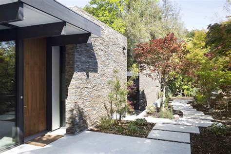 Modern Atrium House | Interior Designio