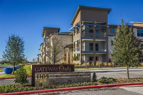 Gateway Oaks