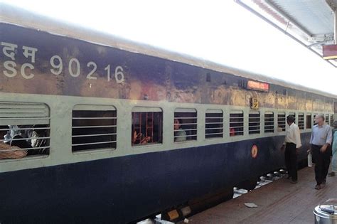 Loco Pilot Salary: రైలు నడిపే లోకోపైలట్ జీతం ఎంతో తెలుసా? బెనిఫిట్స్ ...