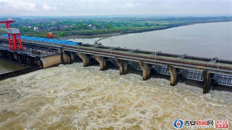 泰和：大坝开闸放水助力电网工程建设（图）__凤凰网