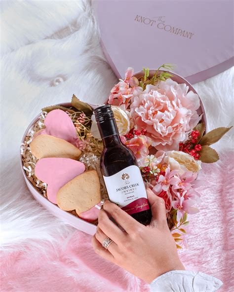 Shop Personalised Gifts Online India | The Knot Company