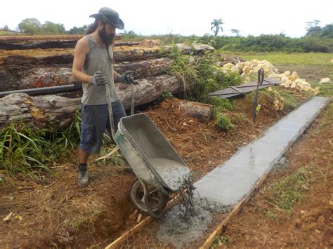 Suite et fin du canal d'évacuation des eaux pluviales avec ses trois ...