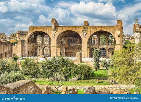 Basilica of Maxentius and Constantine, Roman Forum in Rome, Ital Stock ...