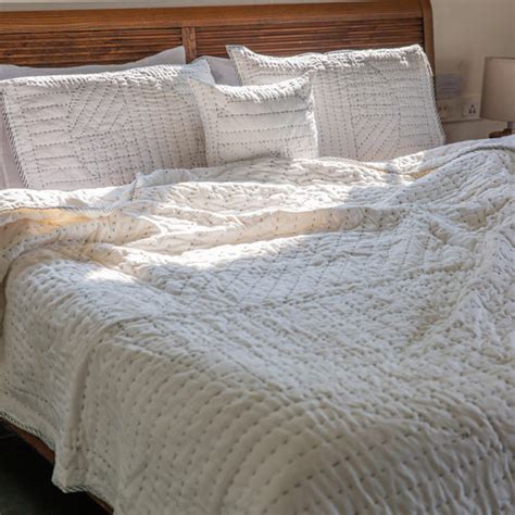 White Abstract Venn Kantha Cotton Quilt Set - Double Bed Queen, King ...