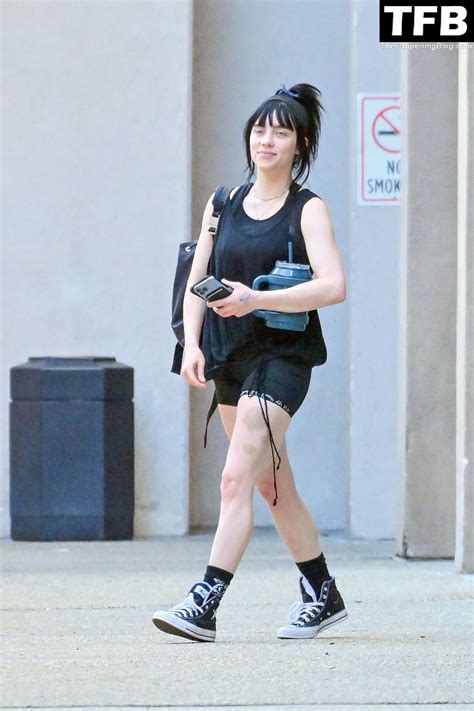 Billie Eilish Sexy (25 Photos) - Sexy e-Girls🔞