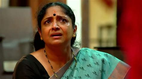 Watch Shalini Tells Sharada about Shyama | Kudumbashree Sharada ...