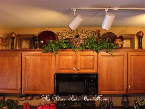 Decorating above kitchen cabinets, Tuscan decorating kitchen, Tuscan ...
