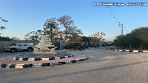 FILE PHOTO: United Nations peacekeepers (UNIFIL) and Lebanese army soldiers stand guard at a checkpoint in Naqoura, near the Lebanese-Israeli border, southern Lebanon, October 27, 2022. REUTERS/Aziz Taher/File Photo