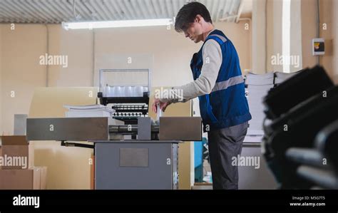 Manufacturing Machine Operator 的图像结果