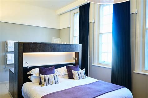 Comfortable but a bit impersonal - Review of Premier Inn Exeter City ...