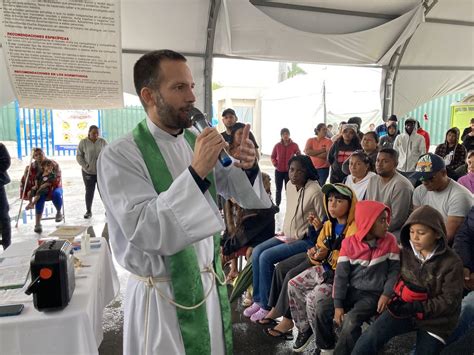 Jesuits minister to migrants waiting in dangerous Mexican border cities