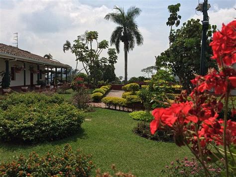 CENTRO RECREACIONAL COMFENALCO YANACONAS (Cali) - Campground Reviews ...