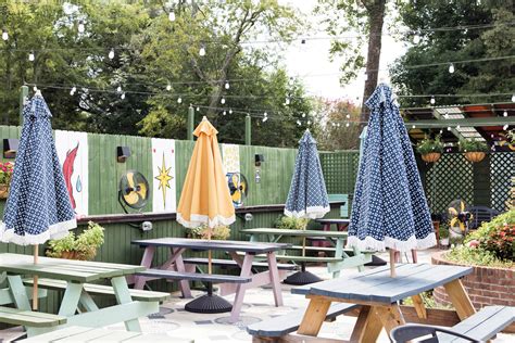 20 Top Spots for Outdoor Dining this Fall