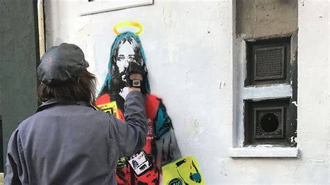 Paint or sinner? Jesus turns Big Issue vendor in street artist return ...