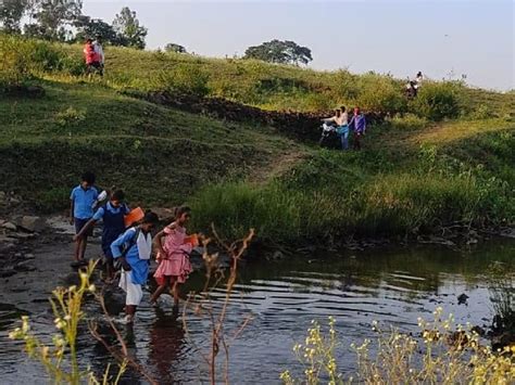 MP Election 2023 : विकास के दावों की पोल खोलता है यह गांव, यहां शादी ...