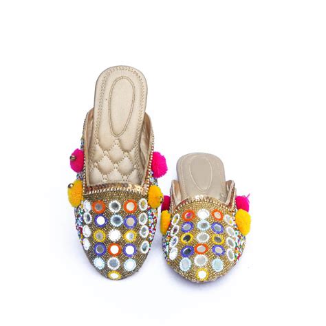 Hello Kids Brands Girl's Ethnic Mojaris 28-Mules / Jutti (Multi ...
