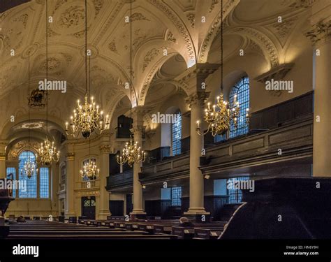 The interior of st martin in the fields church hi-res stock photography ...