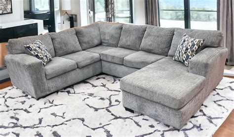 Grey Sectional Couch… Delivery Available for Sale in Columbus, OH - OfferUp