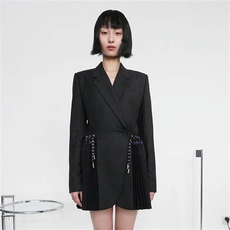 CHENSHOP设计师CHRISOU BY DAN时尚简约百搭下摆百褶设计西装外套_虎窝淘