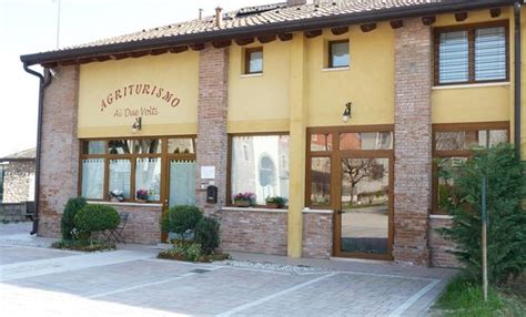 AGRITURISMO AI DUE VOLTI (Dossobuono, Province of Verona) - Farmhouse ...