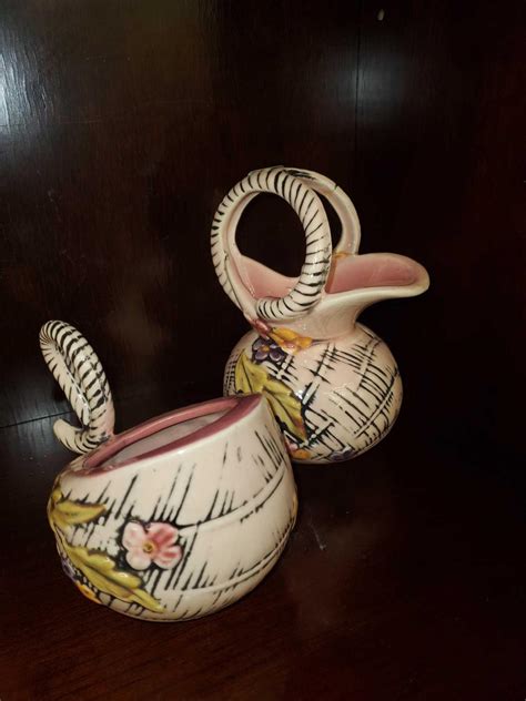 SET OF 2 VINTAGE HULL POTTERY ITEMS, HULL VASES | Proxibid