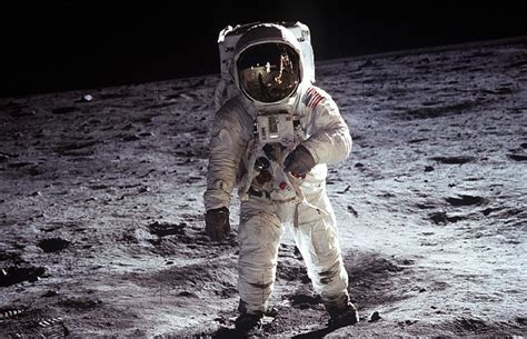 NASA Needs A New Lunar Space Suit For 2024 Moon Mission. This Company ...