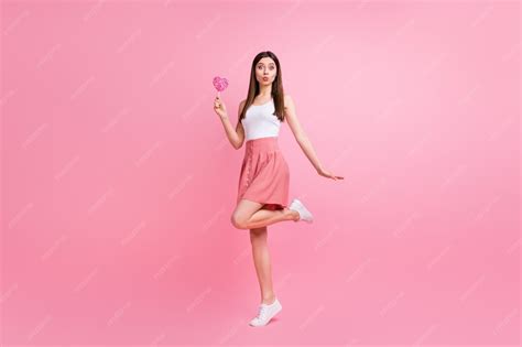 Lovely young hipster lady hold heart shape candy | Premium Photo