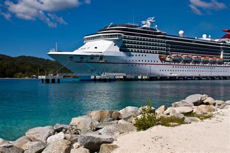 File:Cruise Ship Carnival Legend docked in Roatán, Honduras - December ...