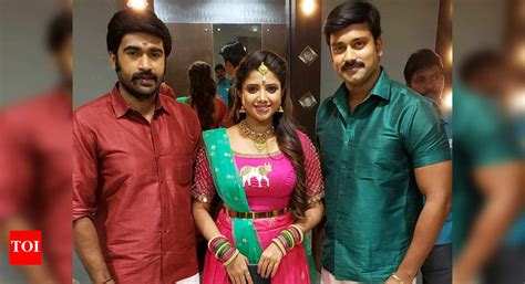 Vanathai Pola completes 100 episodes; Swetha Khelge, Thilak and others ...