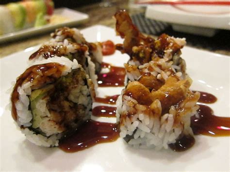 Spider roll maki (tempura soft shell crab, avocado, cucumber) Soft ...