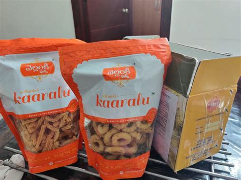 Vellanki Foods Namkeen Muruku(250gms),Chegodi(250gms) Pack of 2 ...