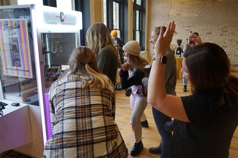 Cocktail Claw Machine 的图像结果