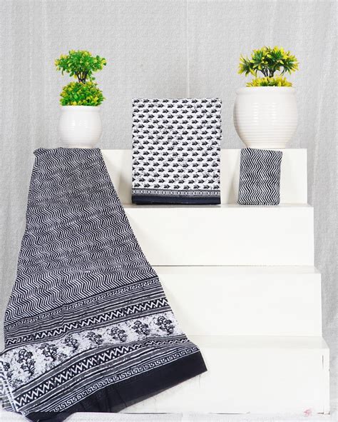 Off-White with Black,Grey floral motifs on the top – Rangvarsha Sarees