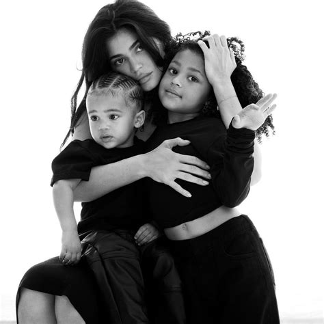 Kylie Jenner: "Χρειάζομαι χρόνο για να νιώσω ξανά ο εαυτός μου μετά την εγκυμοσύνη"