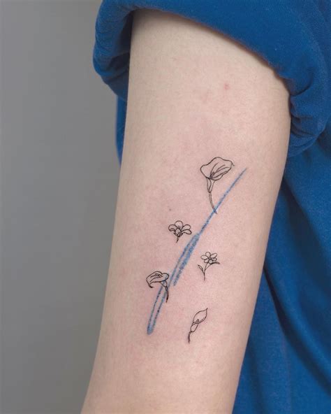 flower tattoo ideas on hip